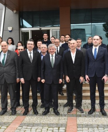 Ahmet Davutoğlu, Bursa’da sanayiciler ile biraraya geldi